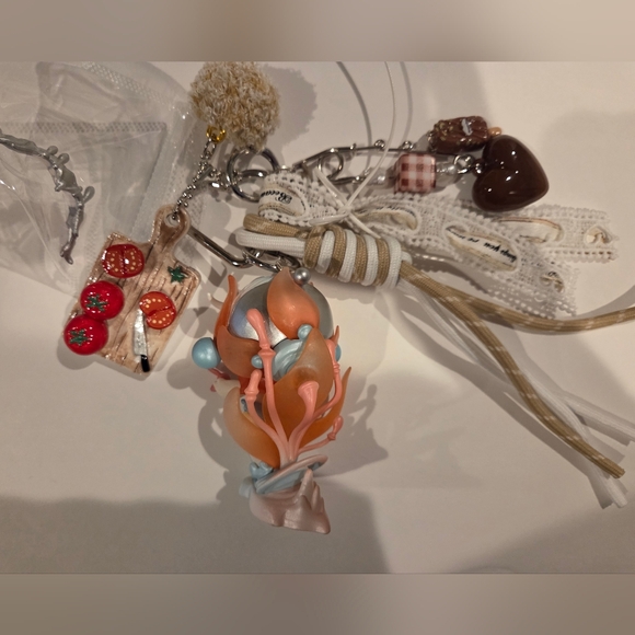 Charming Multicolor Keychain Accessory - Picture 3 of 3